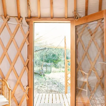 A Yurt Among Olive Trees And The Sea ゲストハウス 3*
